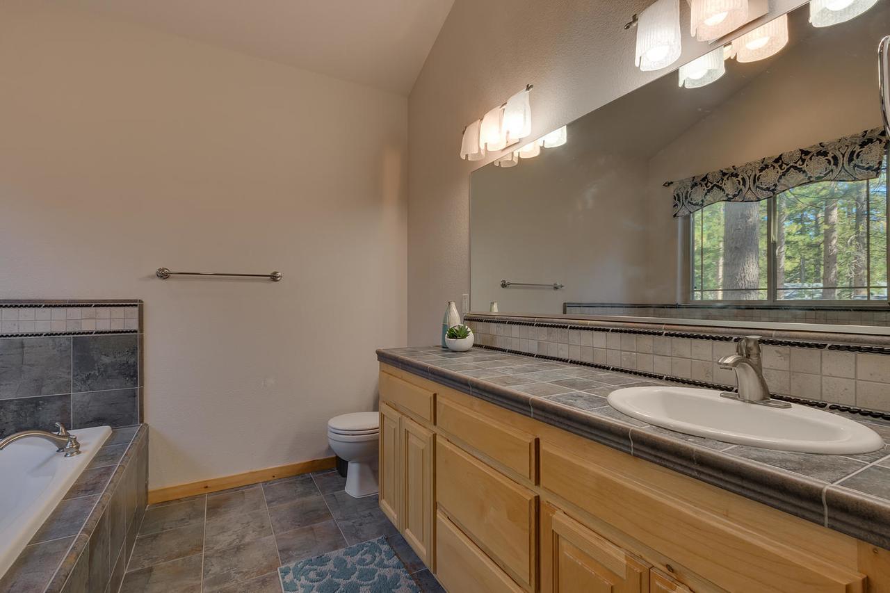 Sugar Pine Lodge - Four Bedroom Home เซาท์เลคทาโฮ ภายนอก รูปภาพ