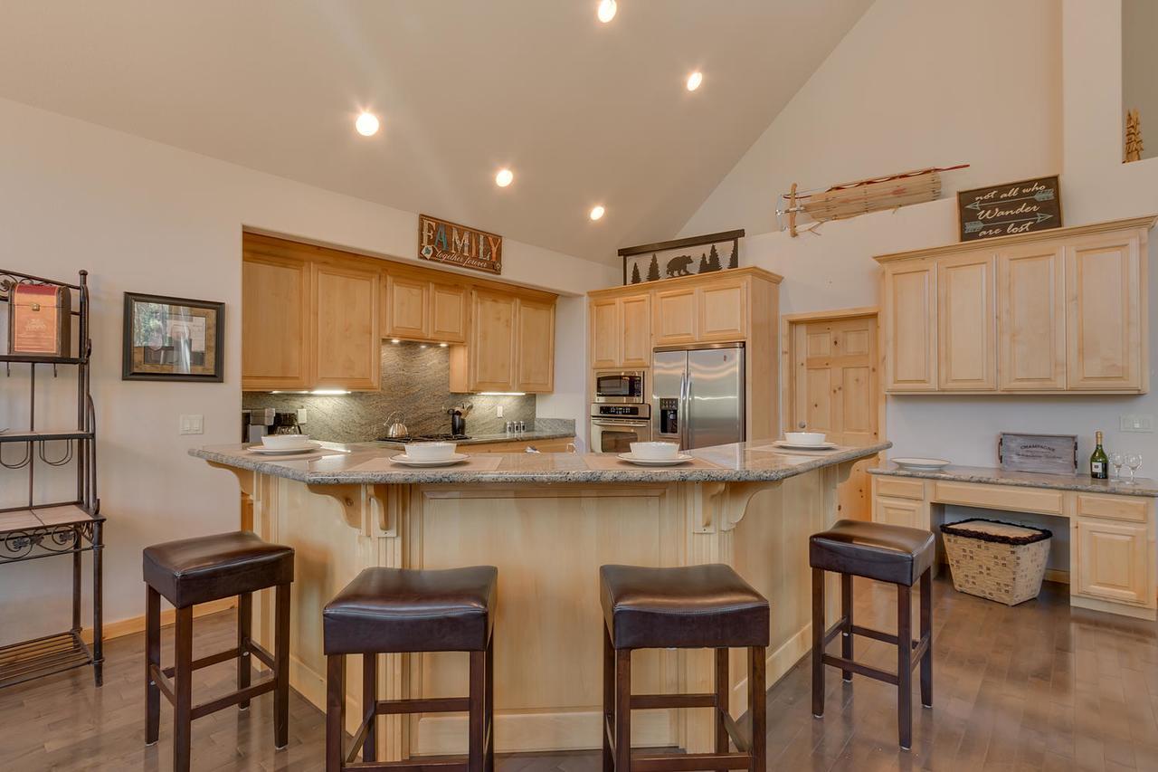Sugar Pine Lodge - Four Bedroom Home เซาท์เลคทาโฮ ภายนอก รูปภาพ