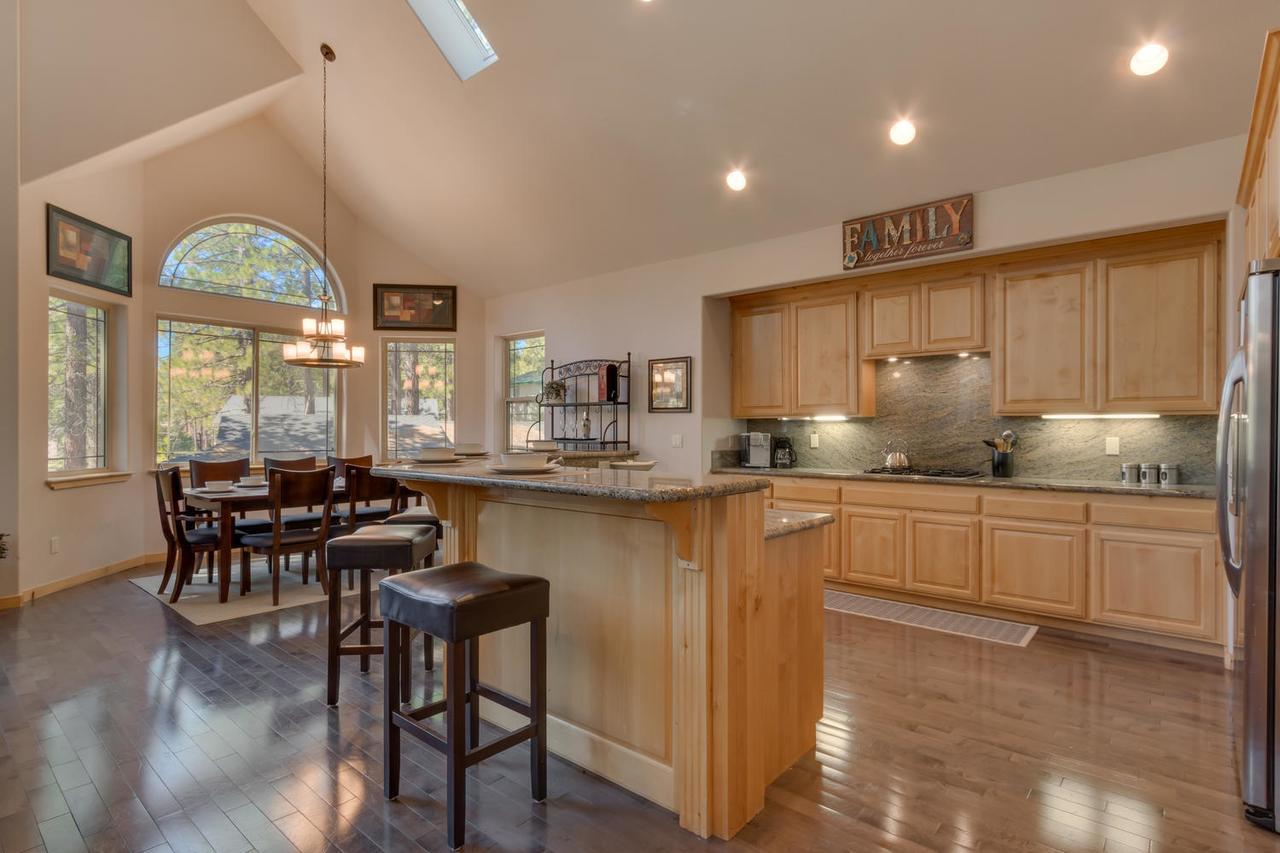 Sugar Pine Lodge - Four Bedroom Home เซาท์เลคทาโฮ ภายนอก รูปภาพ